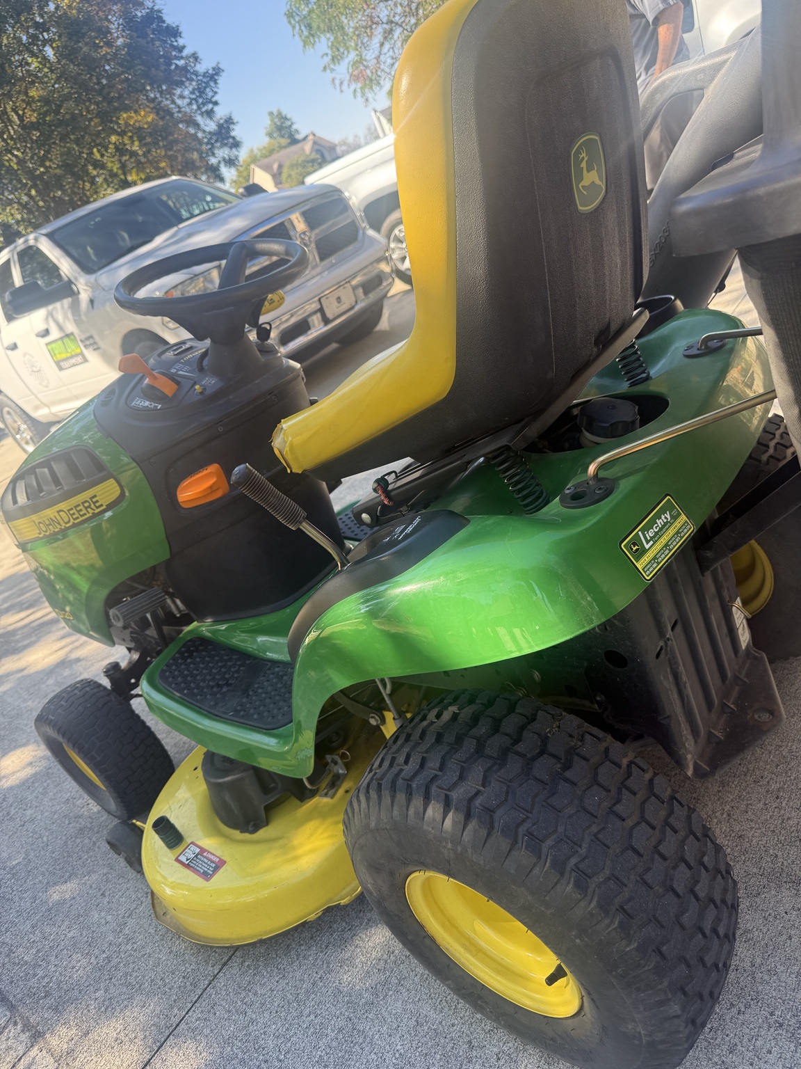 2011 John Deere D120 Image 6