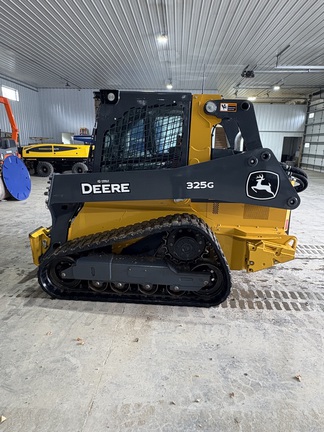  John Deere 325G