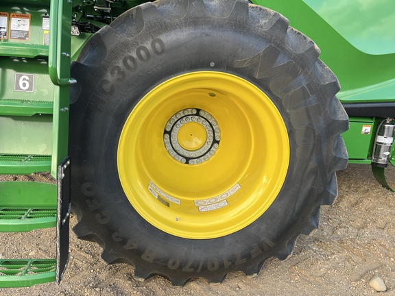 Used 2025 John Deere X9 1100 Combines at Horizon Ag & Turf in High Prairie, AB - Photo6