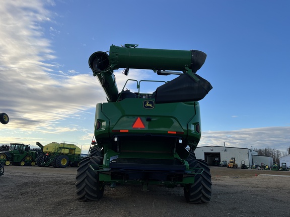 Used 2025 John Deere X9 1100 Combines at Horizon Ag & Turf in High Prairie, AB - Photo11