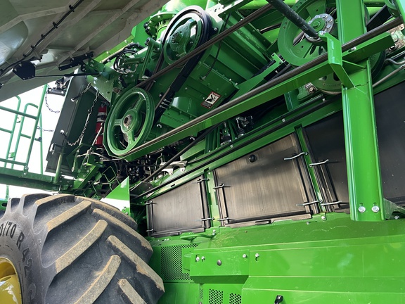 Used 2025 John Deere X9 1100 Combines at Horizon Ag & Turf in High Prairie, AB - Photo17