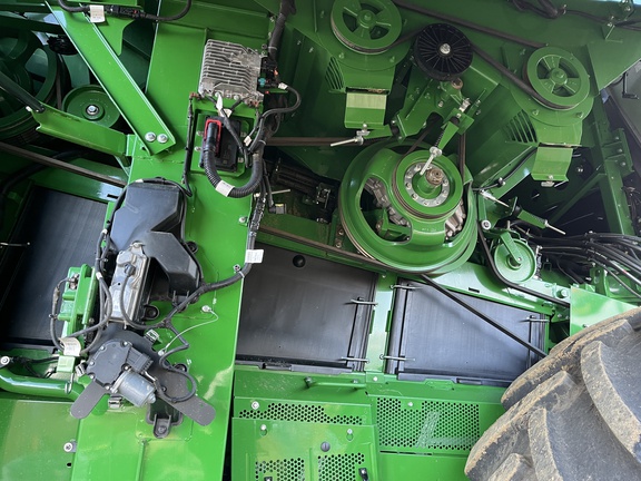 Used 2025 John Deere X9 1100 Combines at Horizon Ag & Turf in High Prairie, AB - Photo16