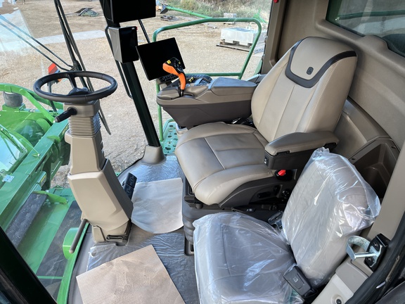 Used 2025 John Deere X9 1100 Combines at Horizon Ag & Turf in High Prairie, AB - Photo19