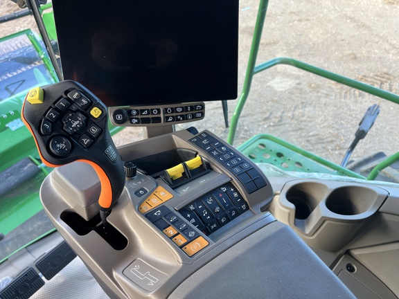 Used 2025 John Deere X9 1100 Combines at Horizon Ag & Turf in High Prairie, AB - Photo20