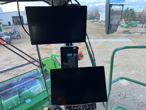 Used 2025 John Deere X9 1100 Combines at Horizon Ag & Turf in High Prairie, AB - Photo21