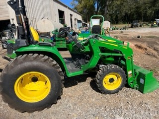 2022 John Deere 3032E Photo 3
