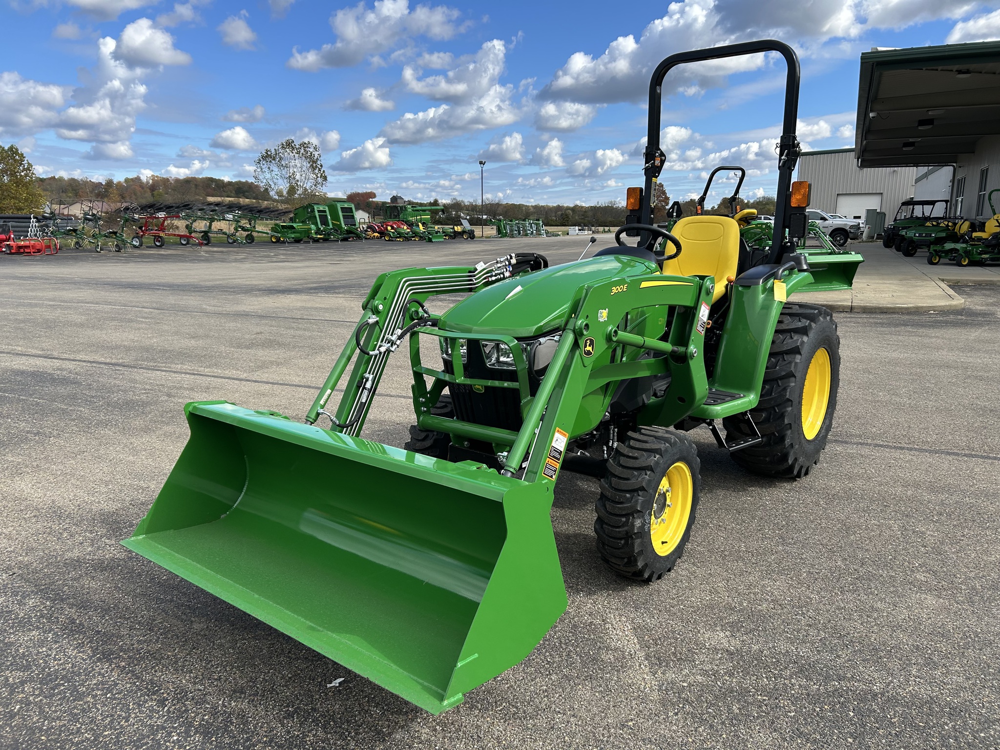 2025 John Deere 3032E Image 2