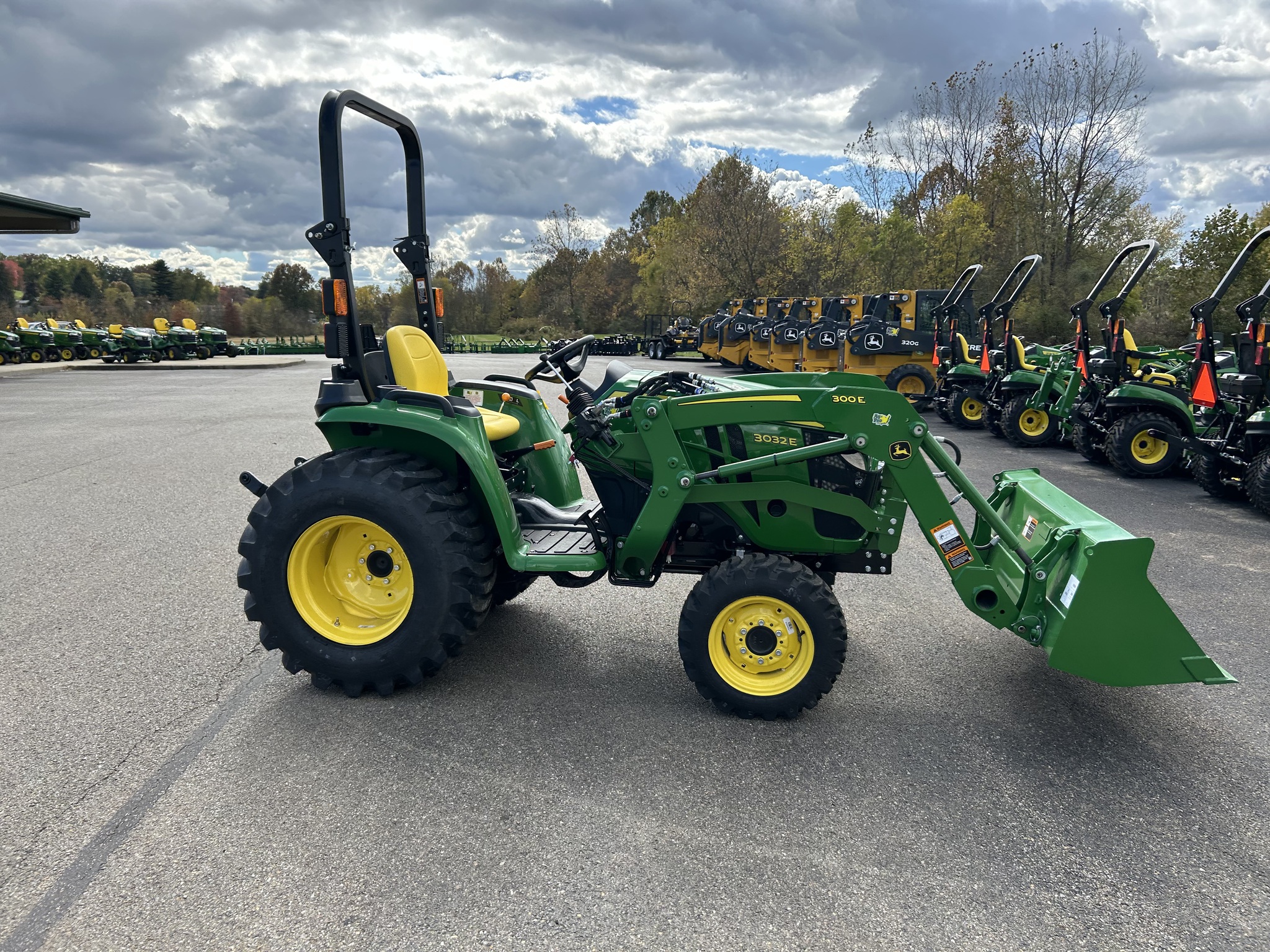 2025 John Deere 3032E Image 5