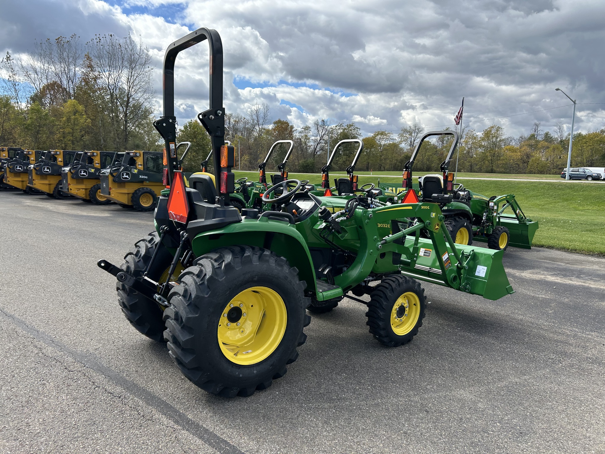 2025 John Deere 3032E Image 6