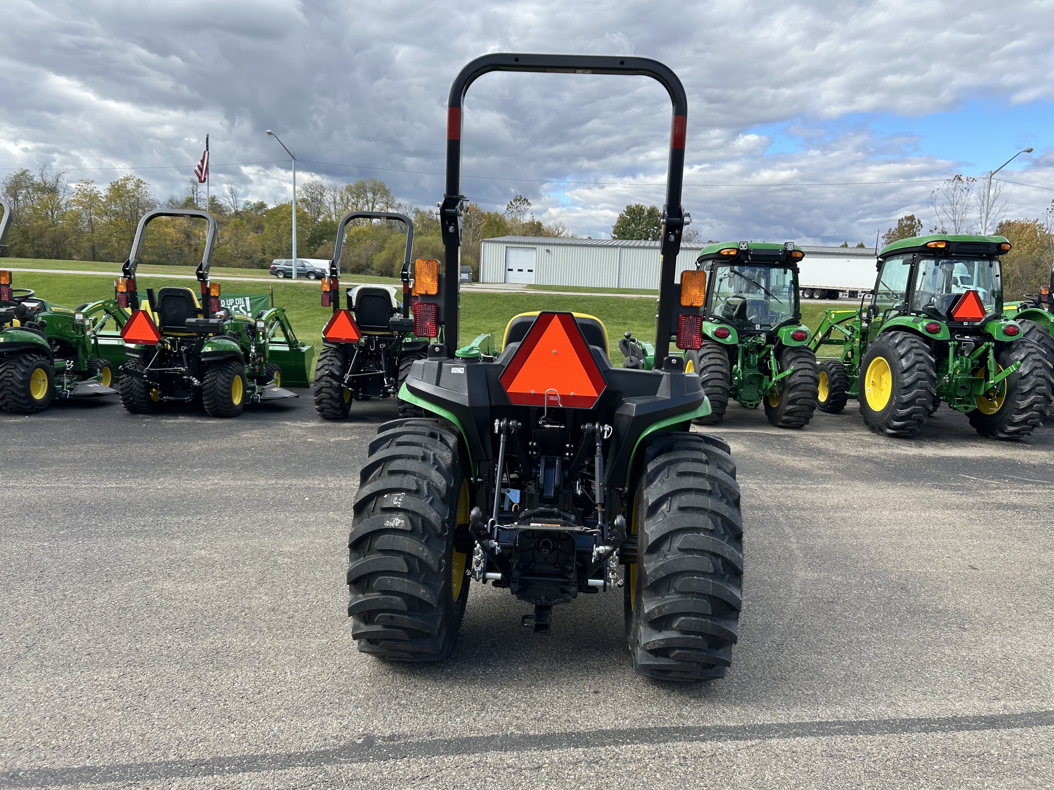 2025 John Deere 3032E Image 7