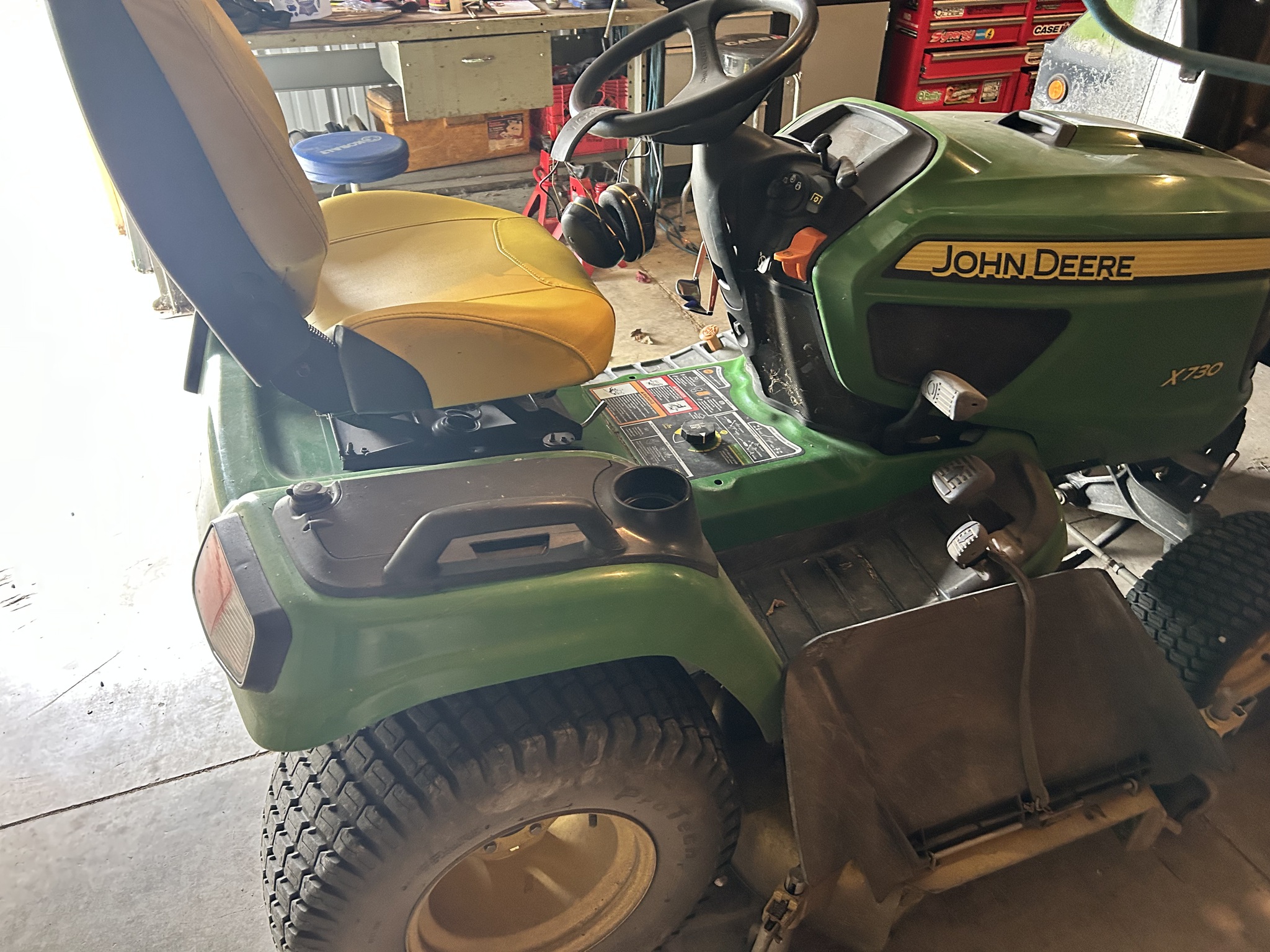 2017 John Deere X730 Image 3