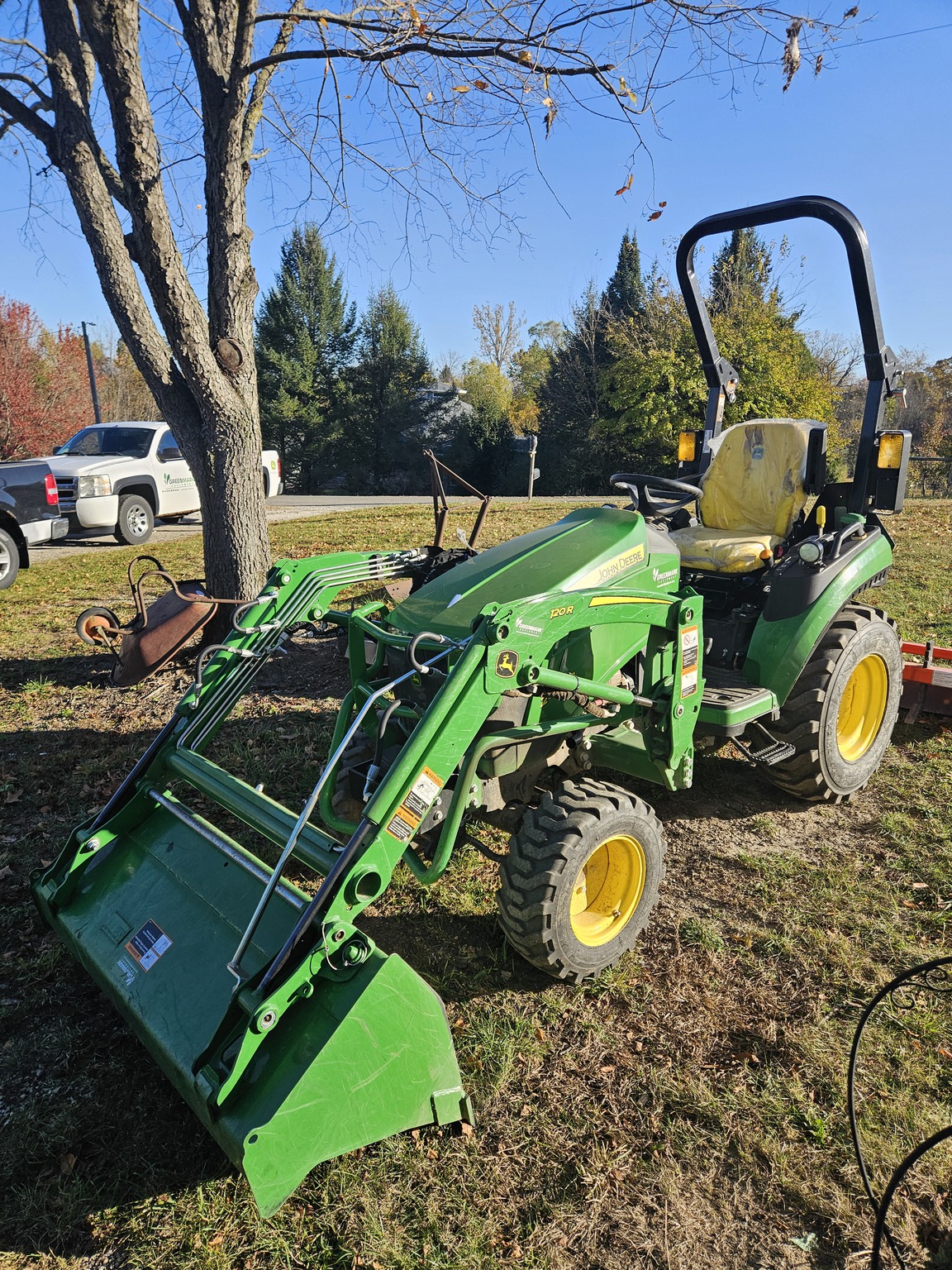 2023 John Deere 2025R Image 2