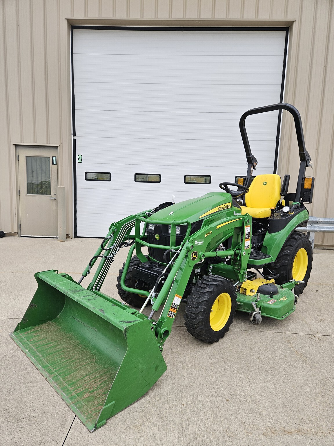 2023 John Deere 2025R Image 1