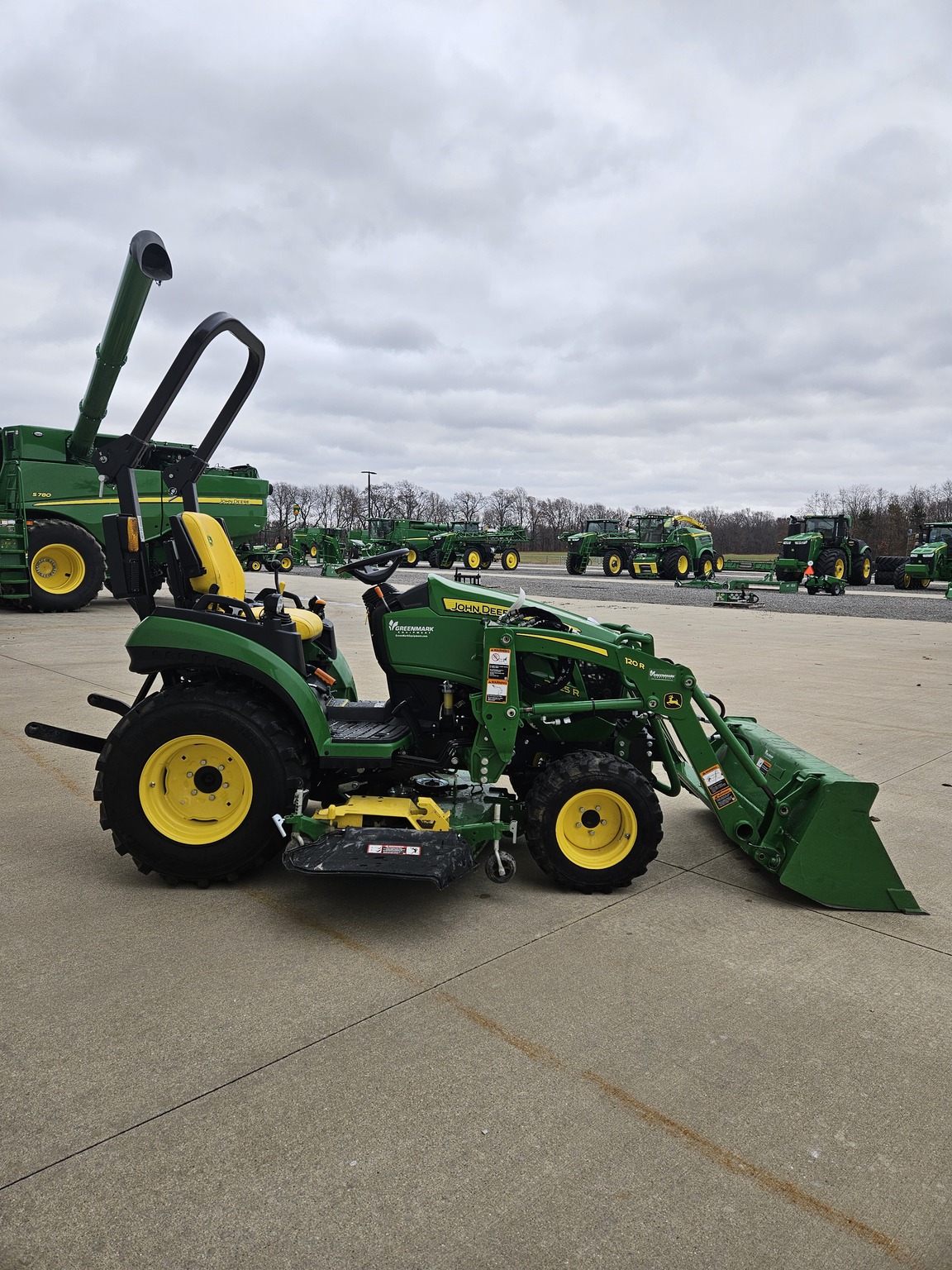 2023 John Deere 2025R Image 4