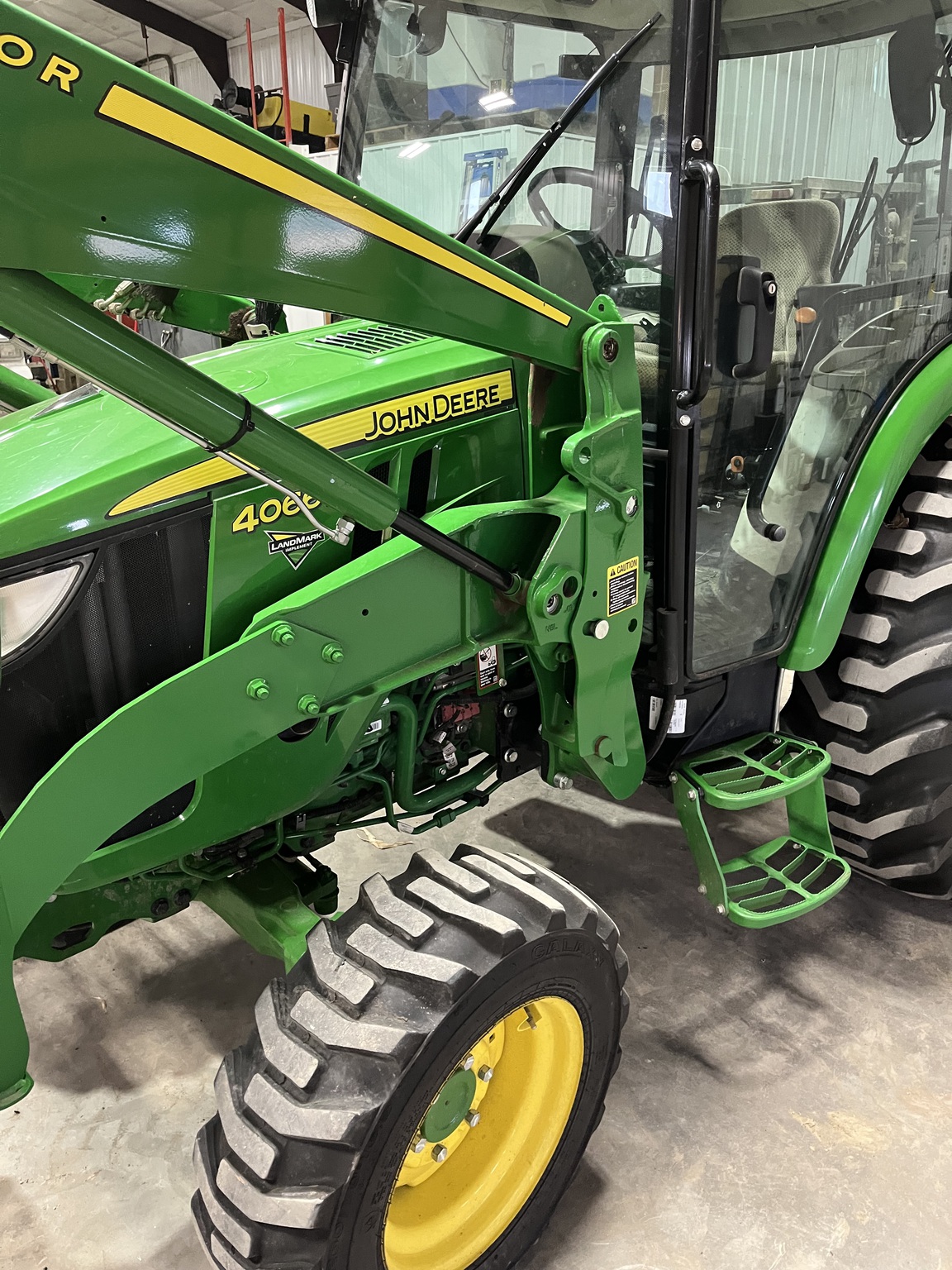 2023 John Deere 4066R Image 1