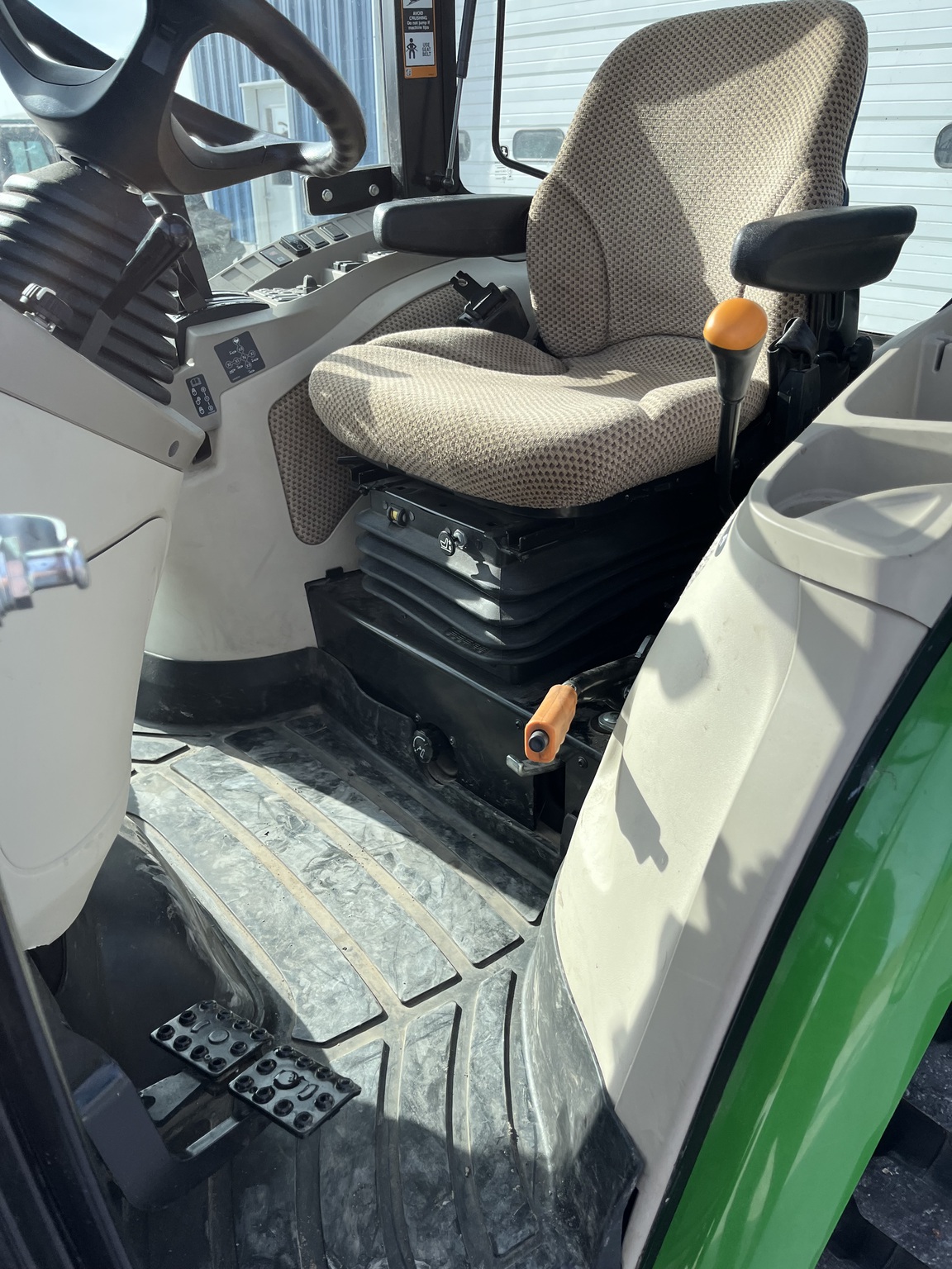 2023 John Deere 4066R Image 6