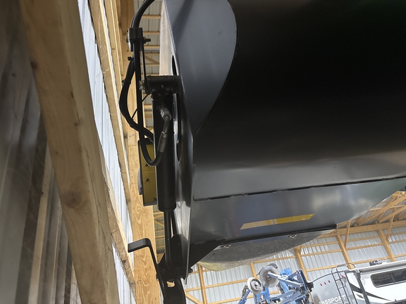 Used 2011 Brent 882 Grain Carts at Koenig Equipment in Anna, OH - Photo4