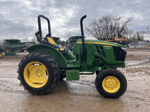 2018 John Deere 5045E - Photo4