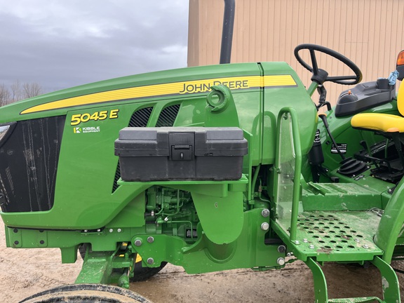 2018 John Deere 5045E - Photo30