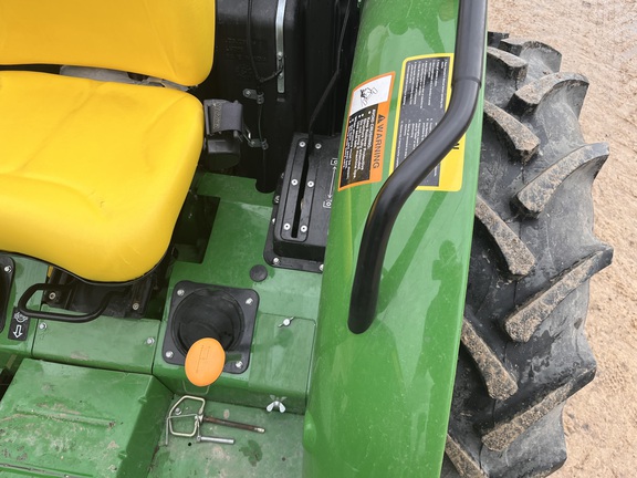 2018 John Deere 5045E - Photo32