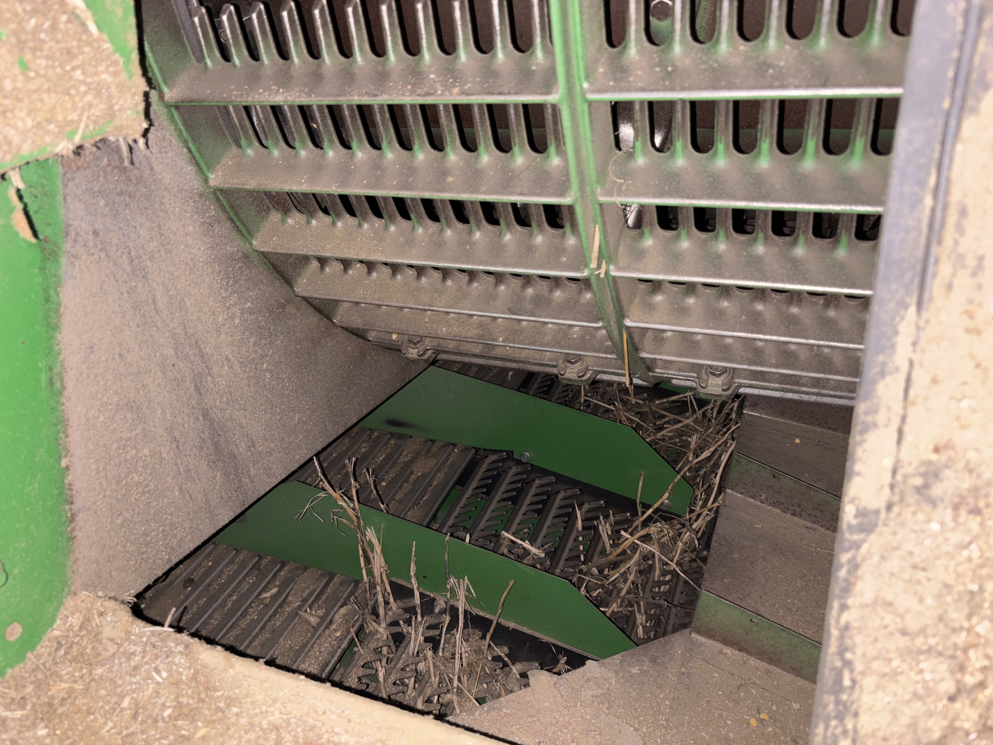 Used 2012 John Deere S670 Combines at Koenig Equipment in Urbana, OH - PhotoXL23