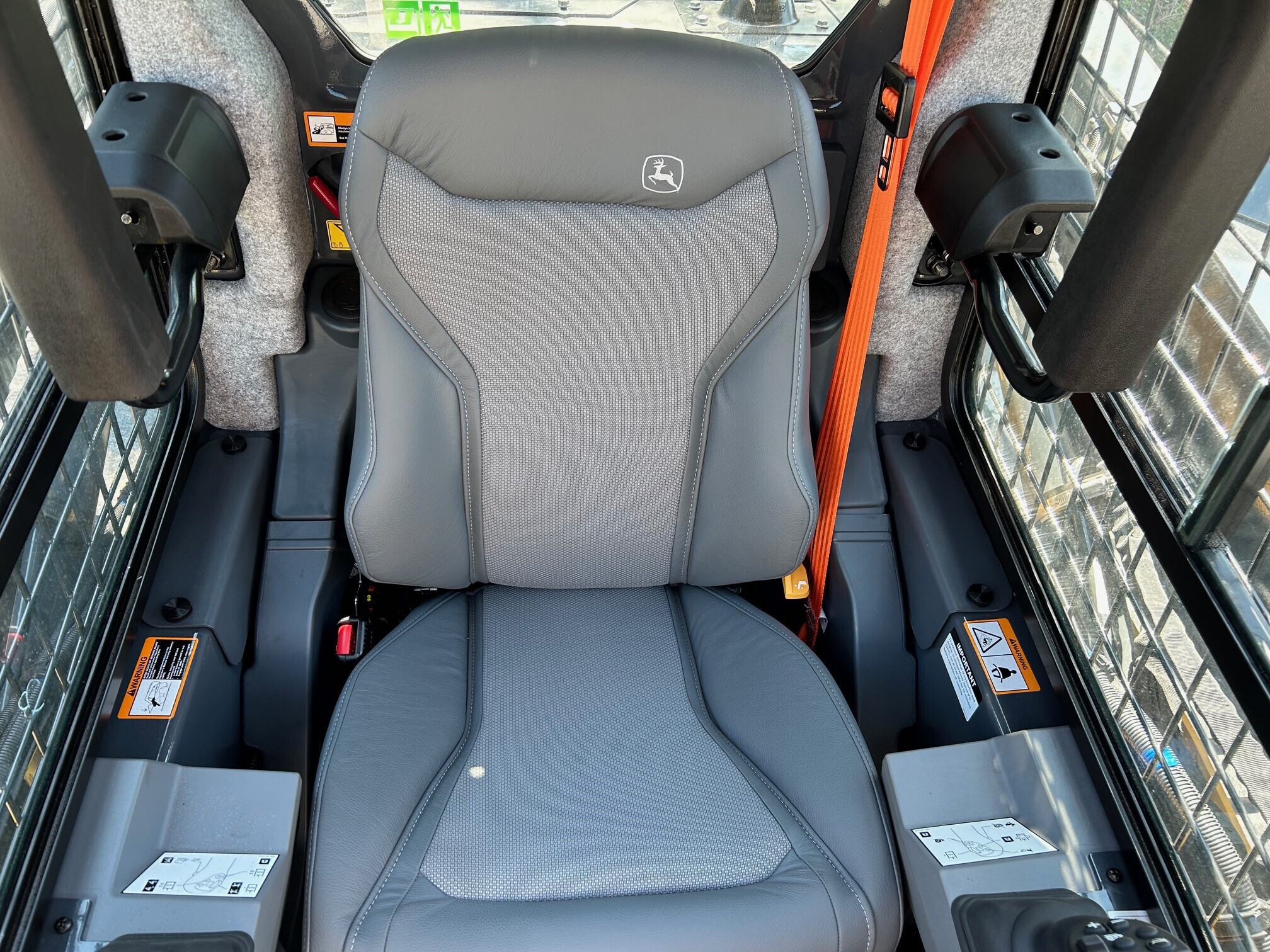 2025 John Deere 333 P Image 5