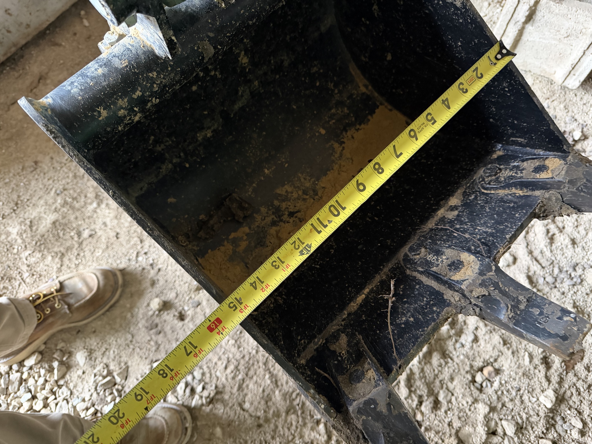 2023 John Deere 2032R Image 6