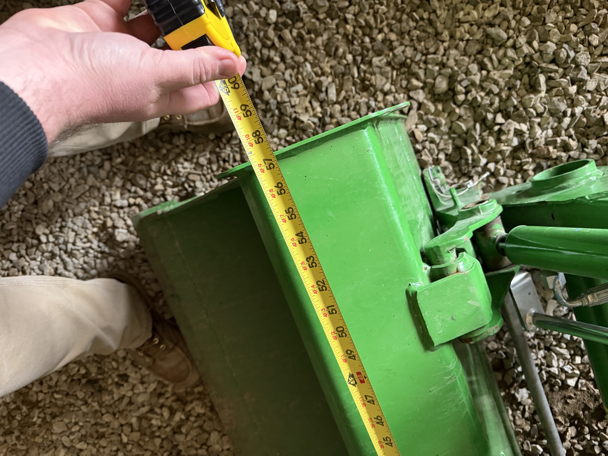 2023 John Deere 2032R Image 9