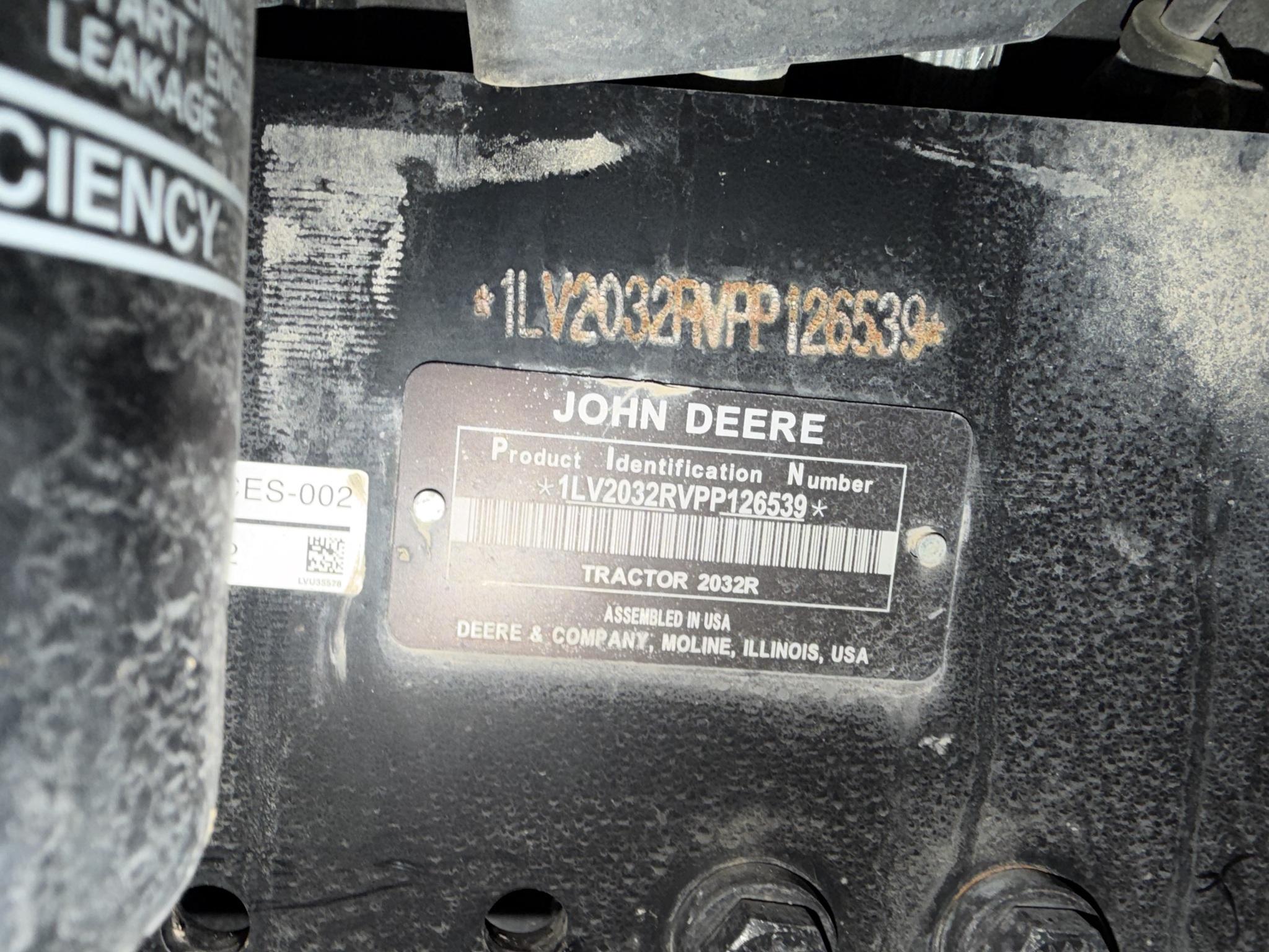 2023 John Deere 2032R Image 12