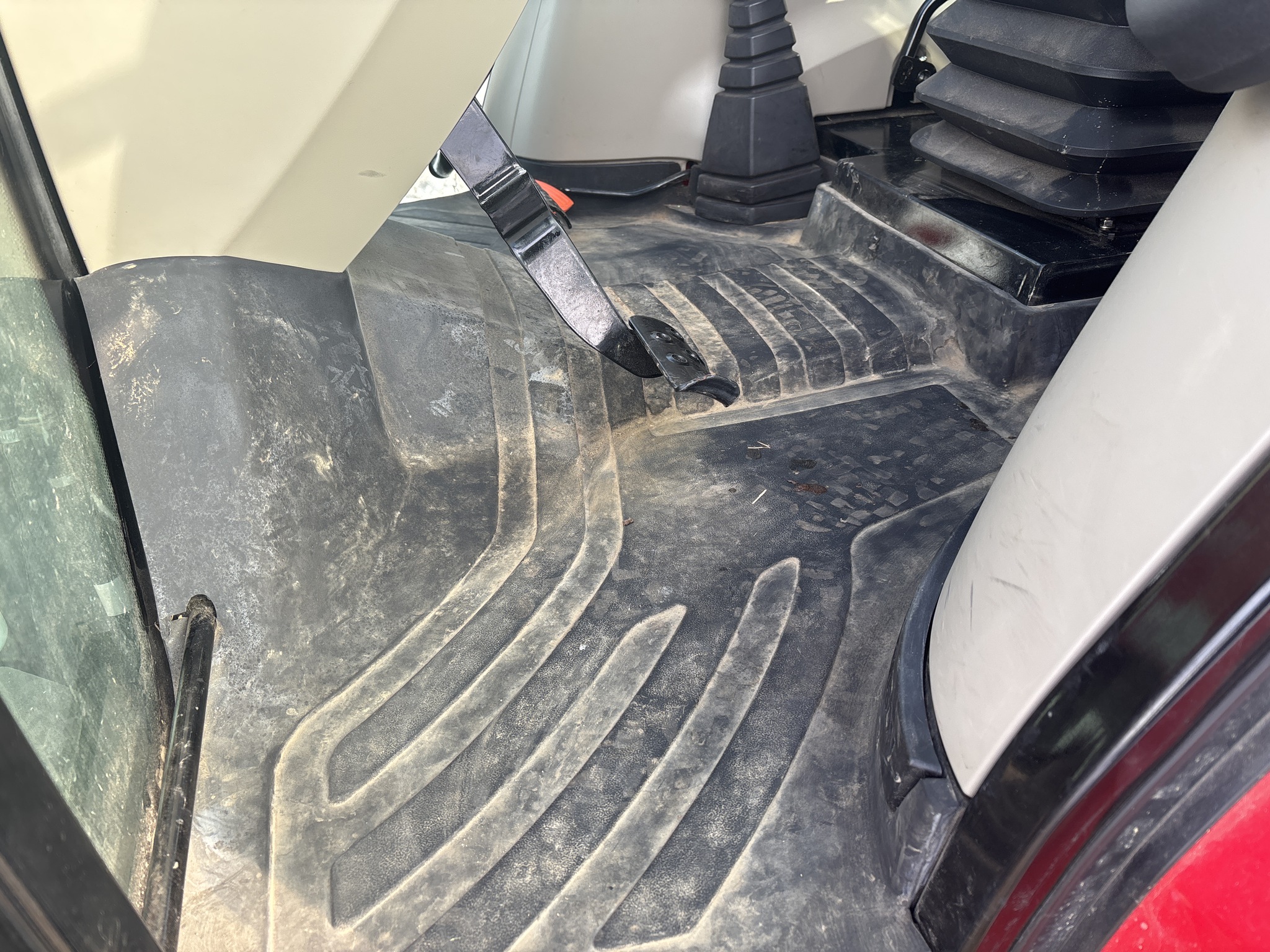 Used 2021 Massey Ferguson 4707 Utility Tractors at Koenig Equipment in Franklin, IN - PhotoXL34