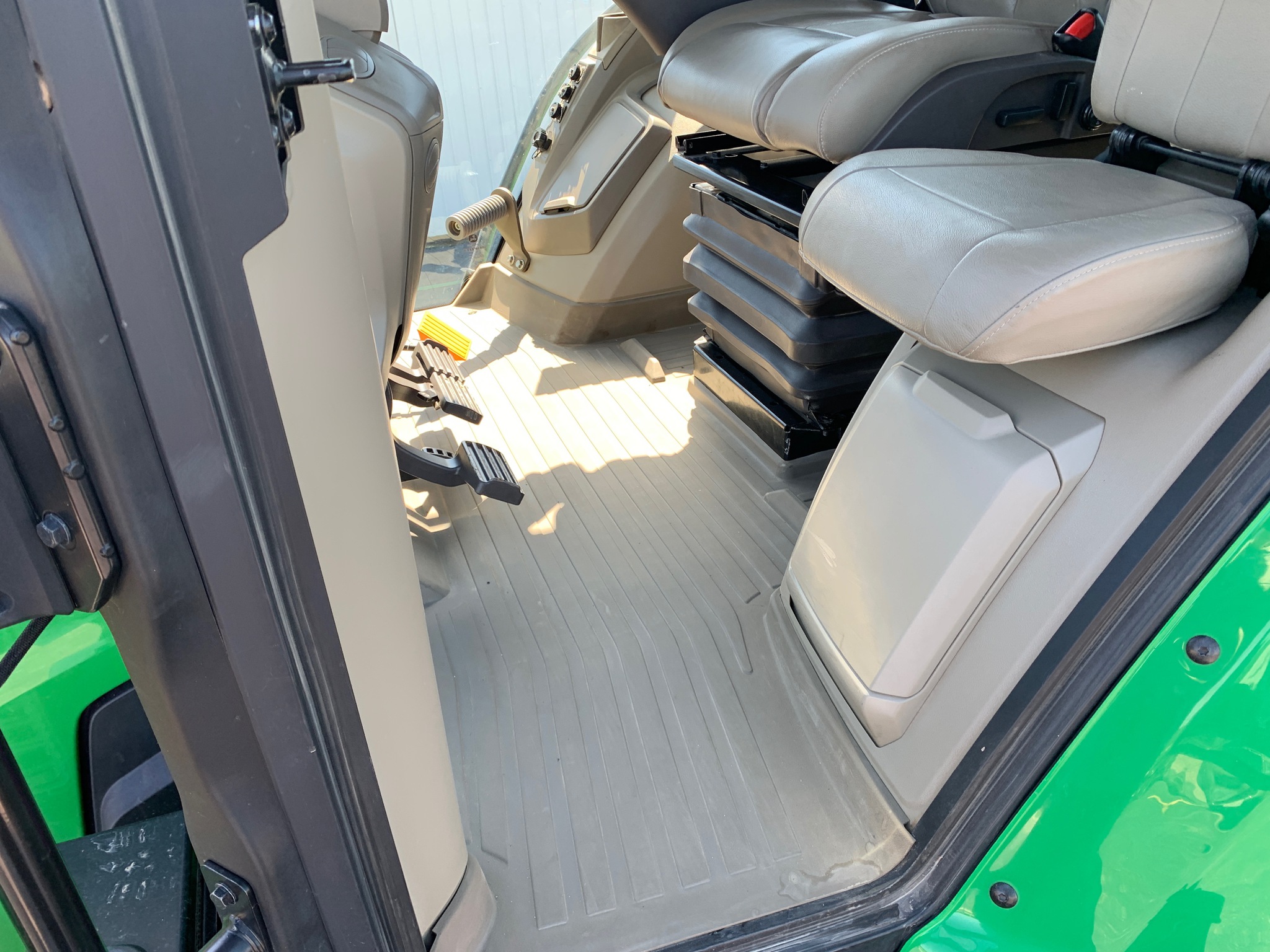  2021 John Deere 8RX 410 at Heritage Tractor in Lamar, MO