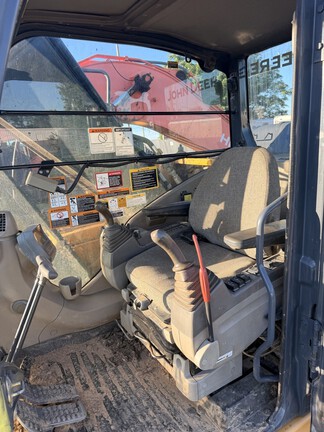0 John Deere 200D LC
