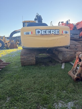 0 John Deere 200D LC
