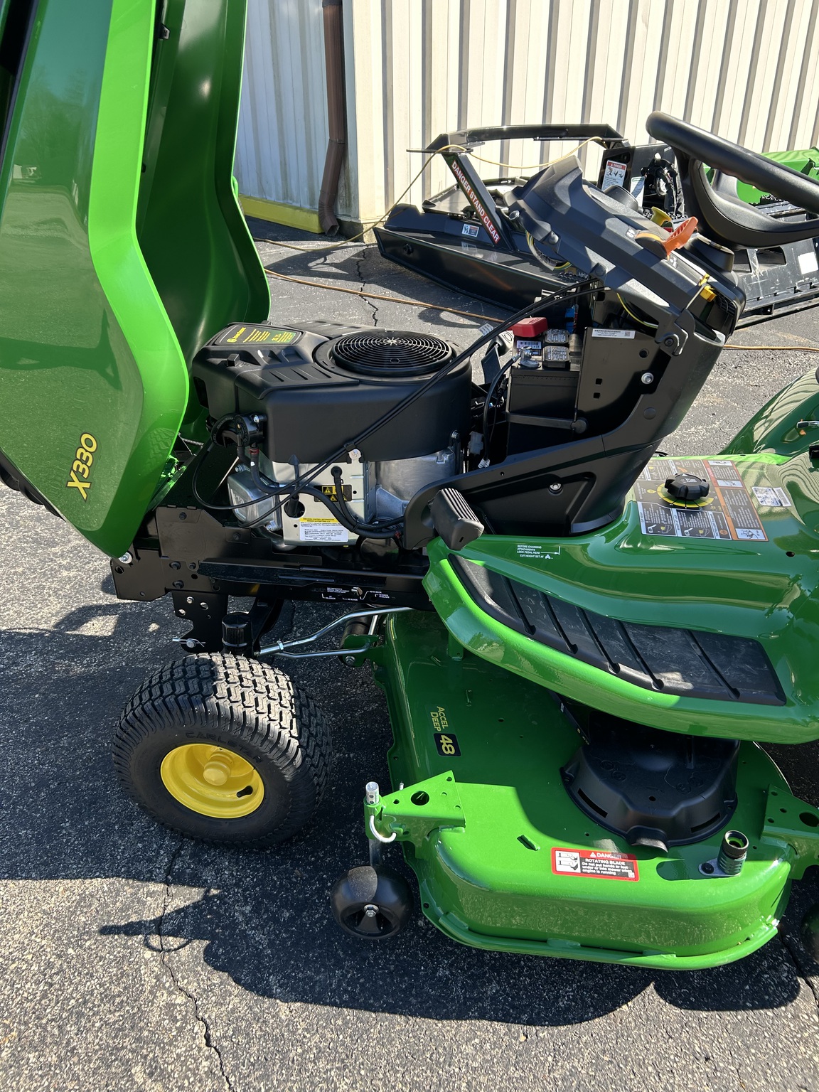 2026 John Deere X330 Image 9