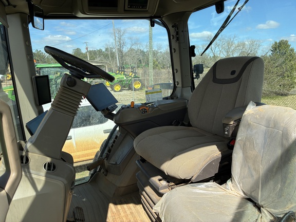 2025 John Deere 8R 310 Photo 5