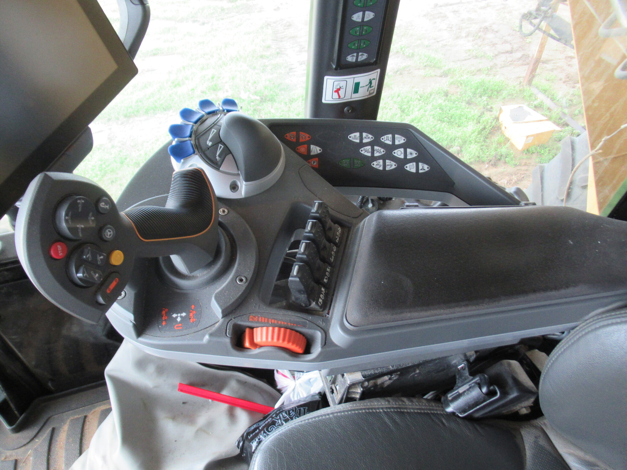 2020 RoGator RG1100C Image 8