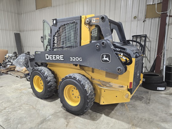  John Deere 320G