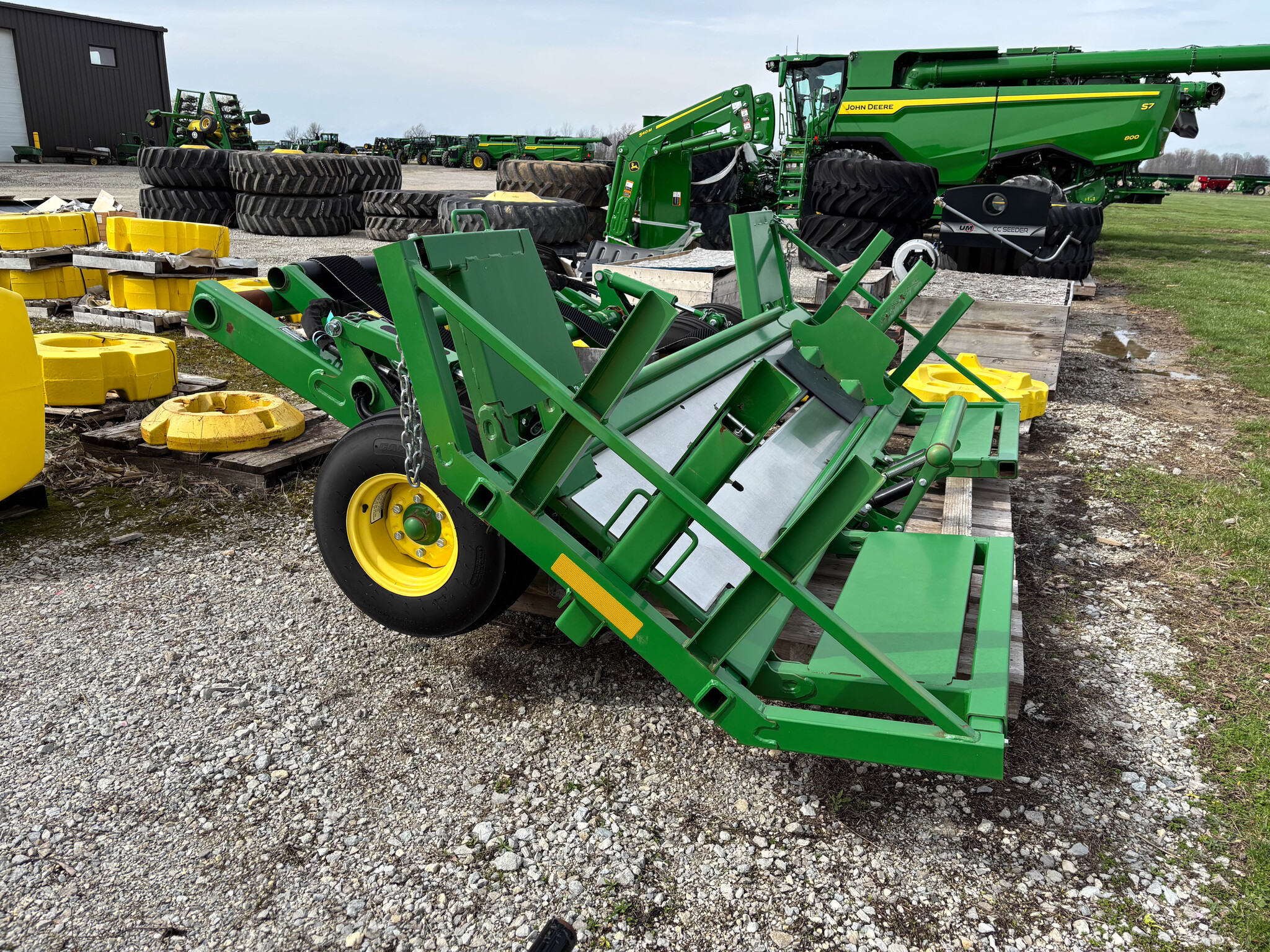 Used -- John Deere A520R Bale Accumulators at Koenig Equipment in Anna, OH - PhotoXL3
