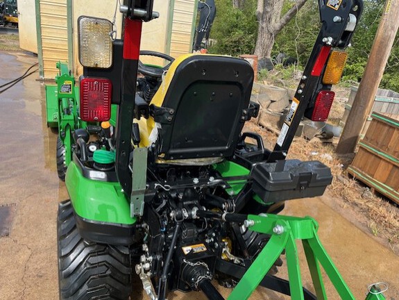 2022 John Deere 1025R Photo 3