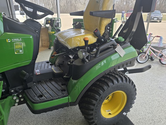 2025 John Deere 1025R - Photo5