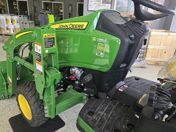 2025 John Deere 1025R - Photo6