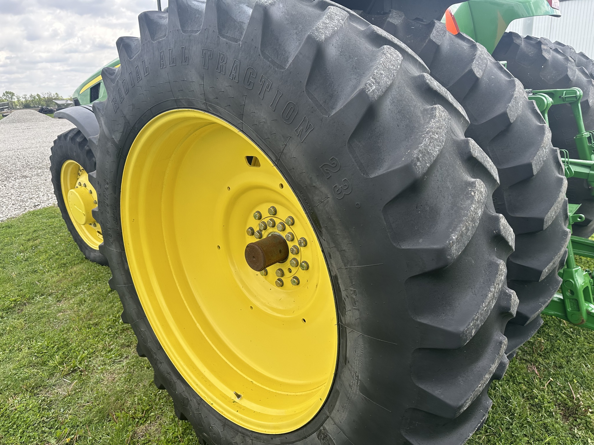 2009 John Deere 8330 Image 5