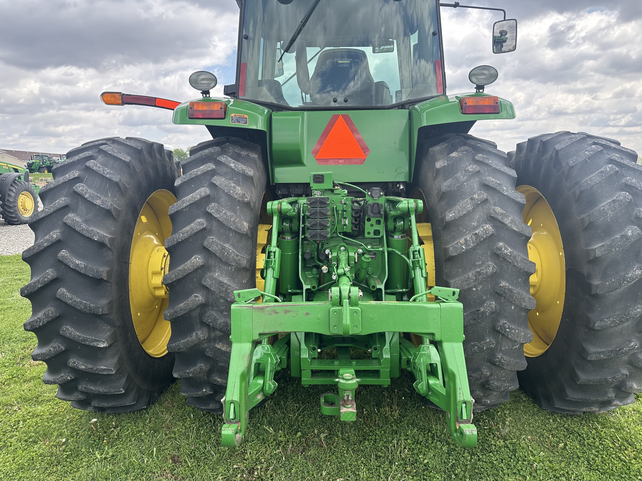 2009 John Deere 8330 Image 4