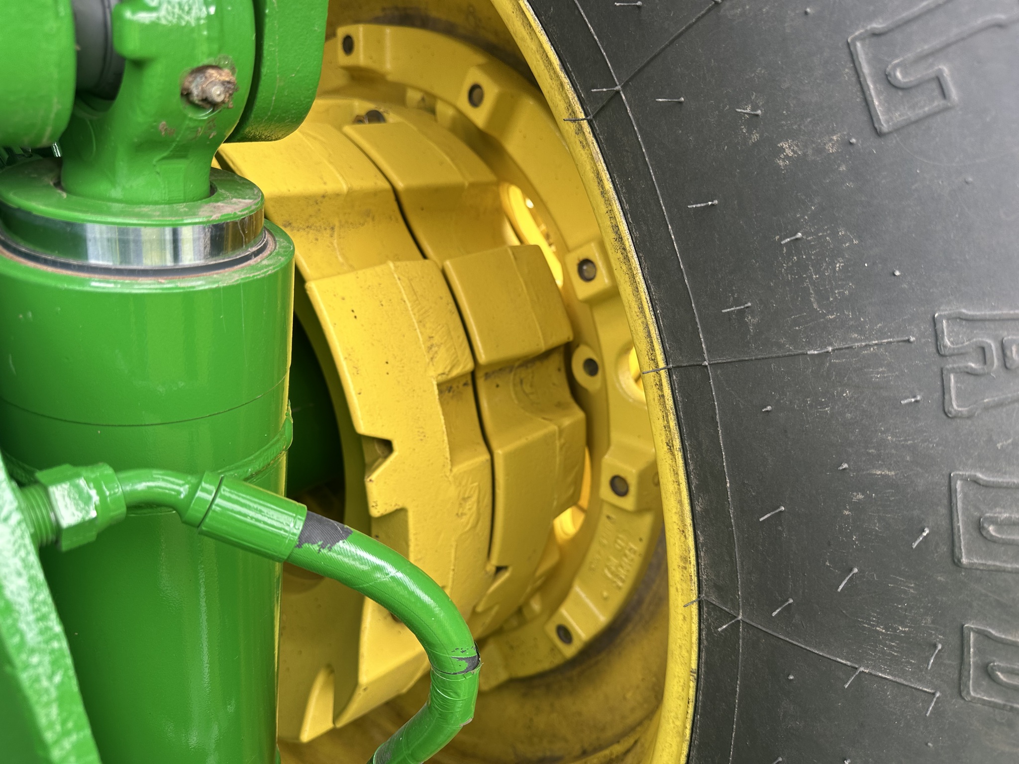 2009 John Deere 8330 Image 8