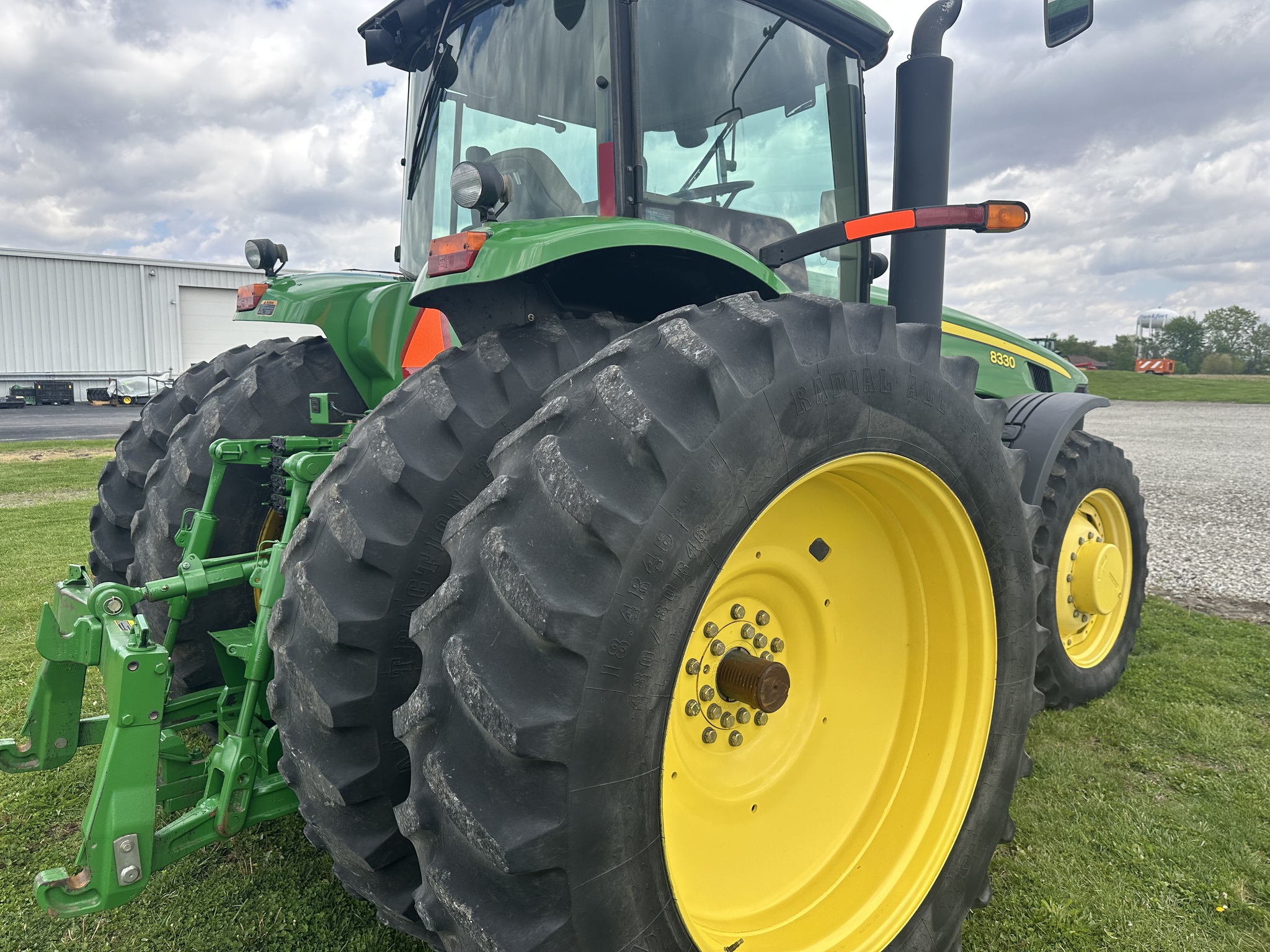 2009 John Deere 8330 Image 3