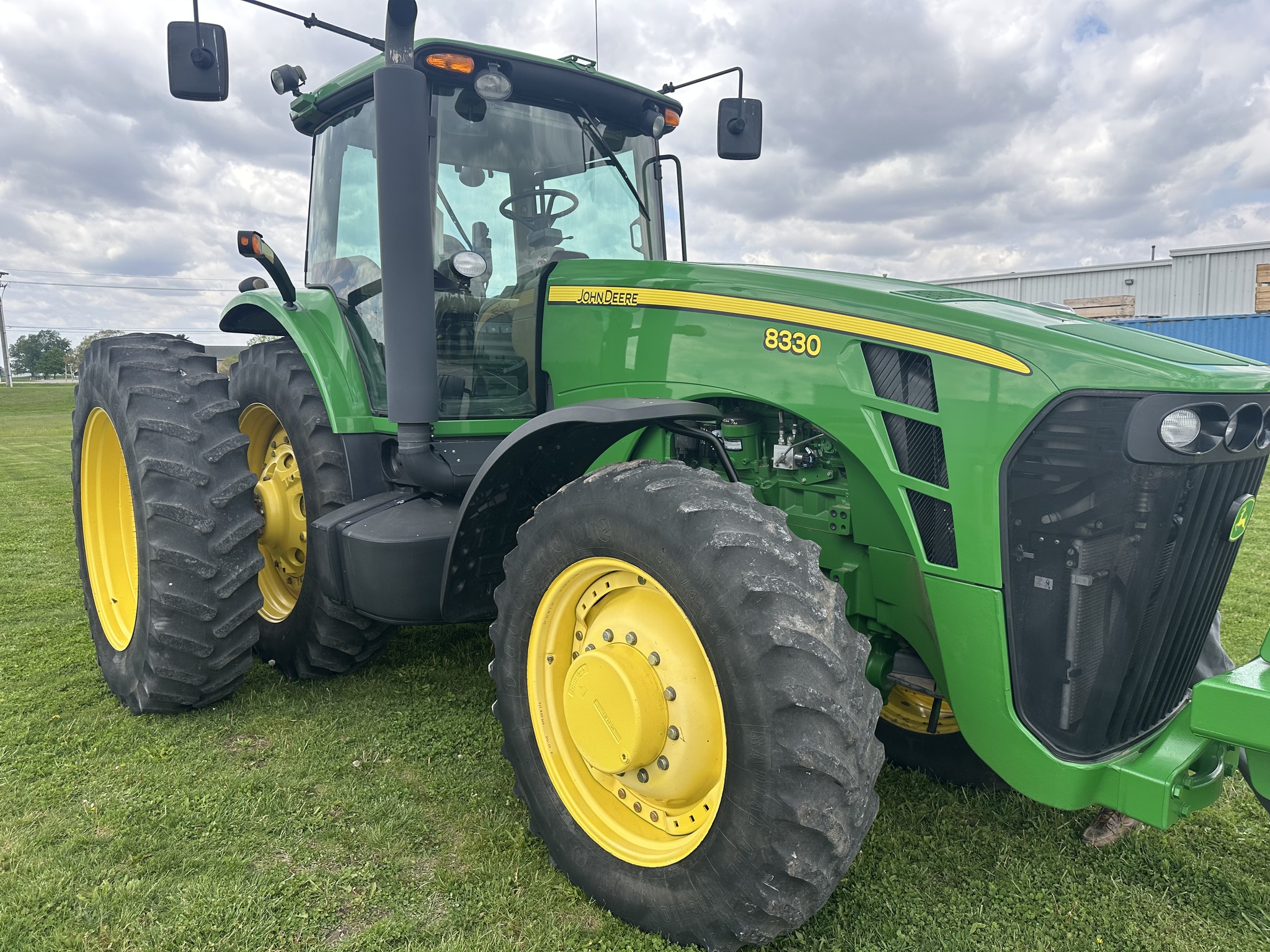 2009 John Deere 8330 Image 2