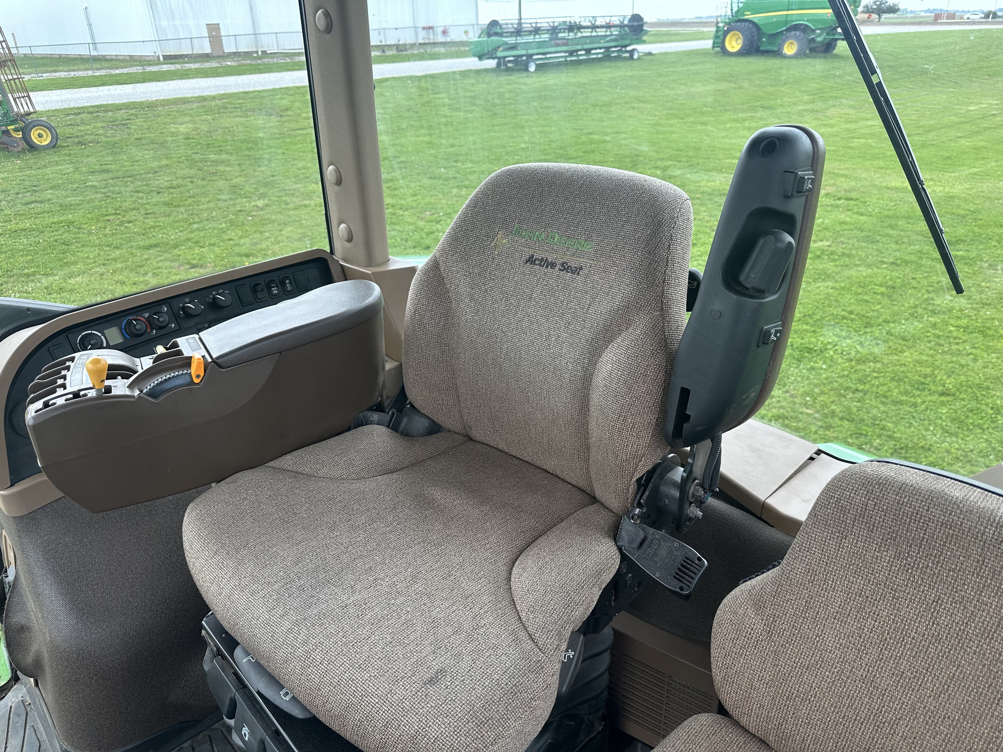 2009 John Deere 8330 Image 10