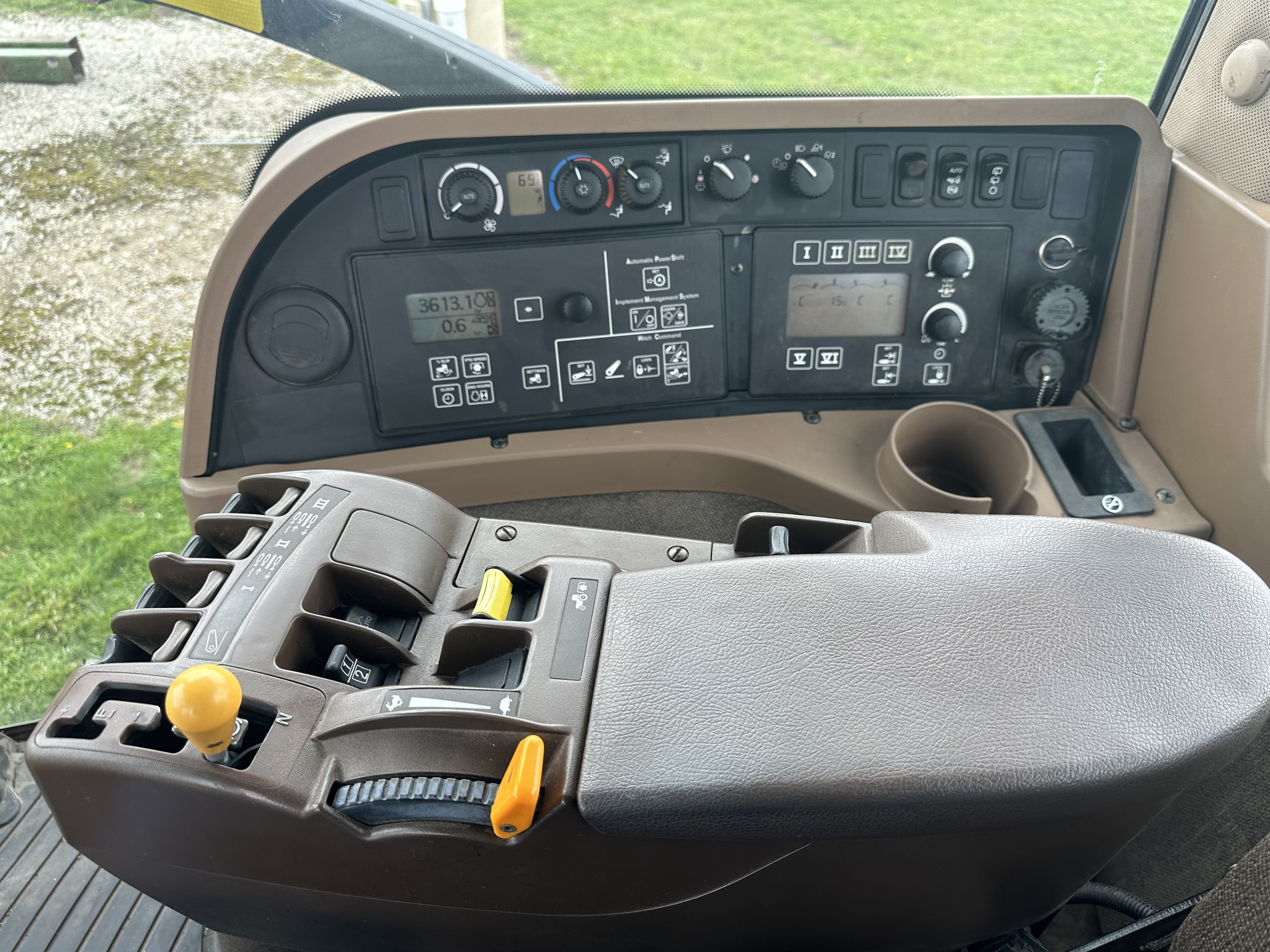 2009 John Deere 8330 Image 14