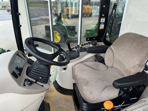 2026 John Deere 4066R - Photo4
