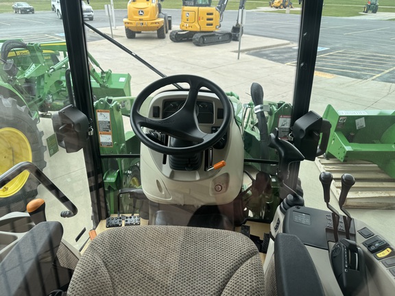 2026 John Deere 4066R - Photo6